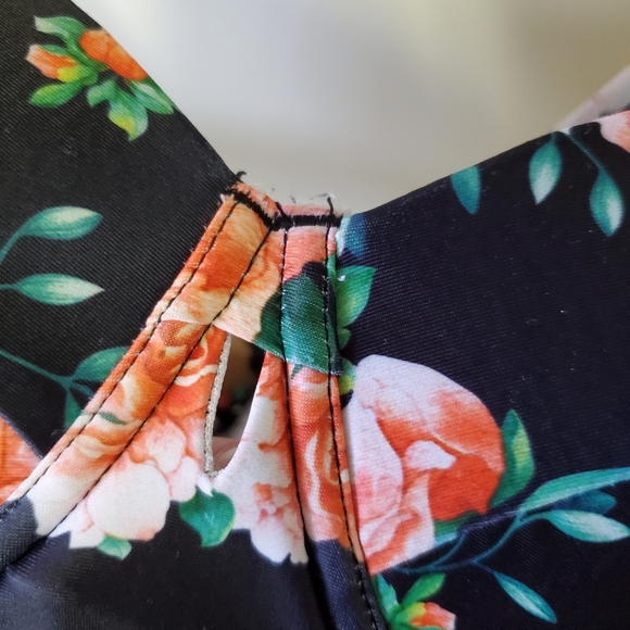 Swimsuit - Picture 3 of 7